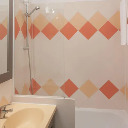 Pierre & La Promenade Des Bains Saint-Raphaël