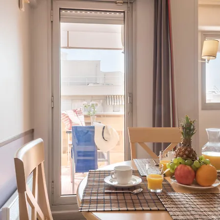 Pierre & La Promenade Des Bains 아파트호텔 2*