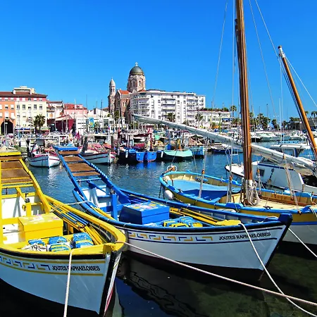 Apart Otel Pierre & La Promenade Des Bains Saint-Raphaël