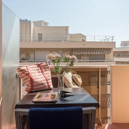 Pierre & La Promenade Des Bains Apart Otel