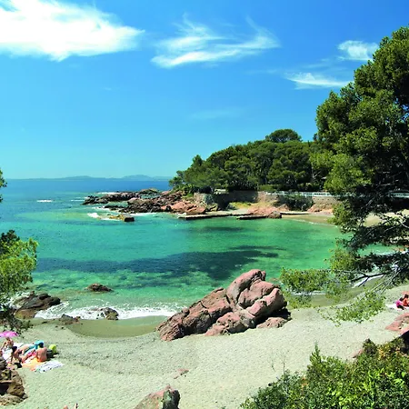 Pierre & La Promenade Des Bains 2*