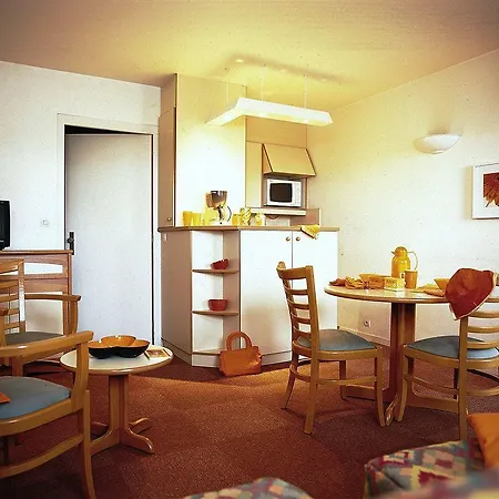 Pierre & La Promenade Des Bains Apart Otel Saint-Raphaël