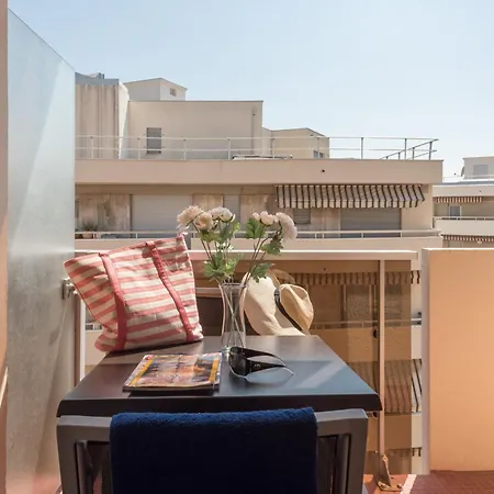 Pierre & La Promenade Des Bains 2*