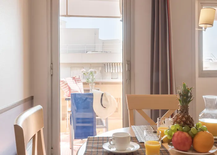 Pierre & La Promenade Des Bains Aparthotel 2*