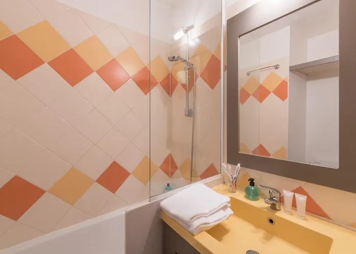 Pierre & La Promenade Des Bains Saint-Raphaël