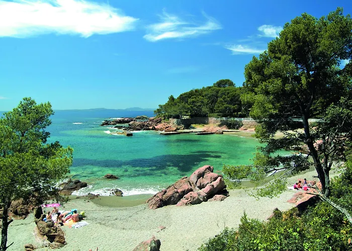 Pierre & La Promenade Des Bains 2*