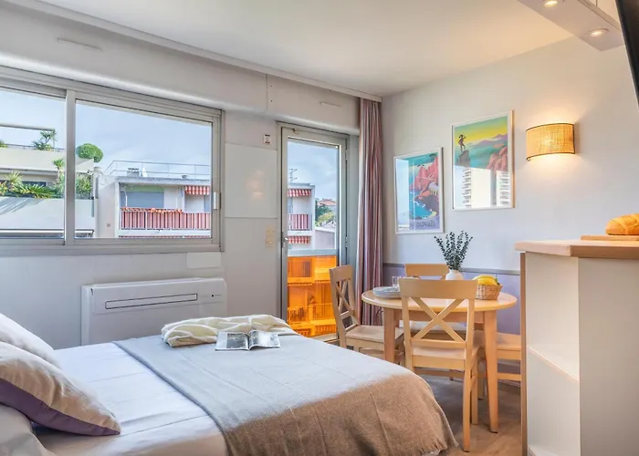 Pierre & La Promenade Des Bains 2* Saint-Raphaël