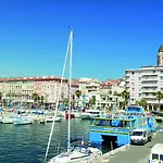 Pierre & La Promenade Des Bains