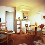 Pierre & La Promenade Des Bains Aparthotel Saint-Raphael (Var)