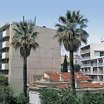 Ξενοδοχείο με διαμερίσματα Pierre & La Promenade Des Bains 2*