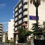 Pierre & La Promenade Des Bains 2*