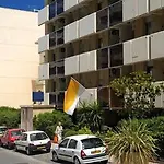 Pierre & La Promenade Des Bains