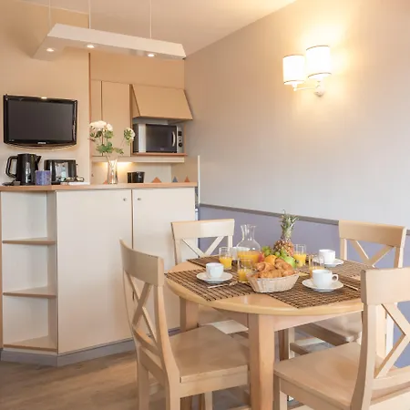 Апарт-отель Pierre & La Promenade Des Bains