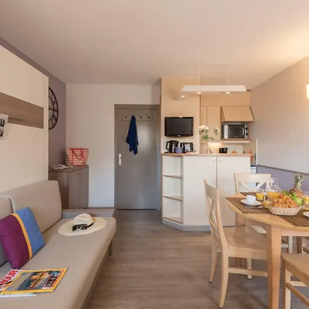 Pierre & La Promenade Des Bains 2* Сен-Рафаэль