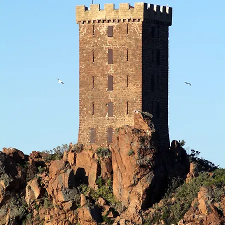 Апарт-отель Pierre & La Promenade Des Bains 2*