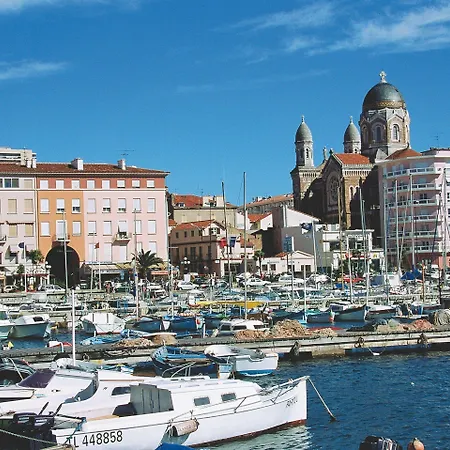 Pierre & La Promenade Des Bains Апарт-отель 2*