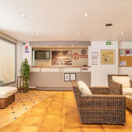 Pierre & La Promenade Des Bains