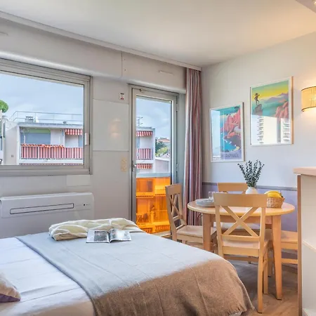 Pierre & La Promenade Des Bains 2* Сен-Рафаэль