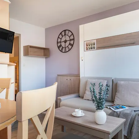 Pierre & La Promenade Des Bains Апарт-отель