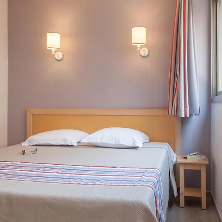 Pierre & La Promenade Des Bains Aparthotel