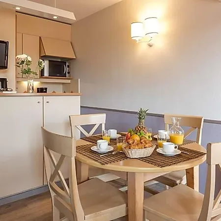 Aparthotel Pierre & La Promenade Des Bains 2*