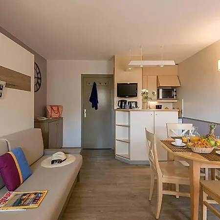 Pierre & La Promenade Des Bains Aparthotel