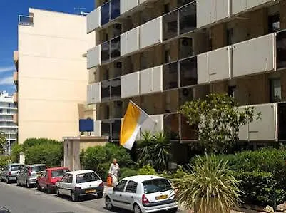 Pierre & La Promenade Des Bains