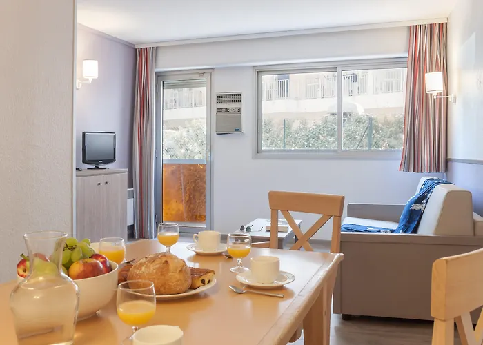 Aparthotel Pierre & La Promenade Des Bains