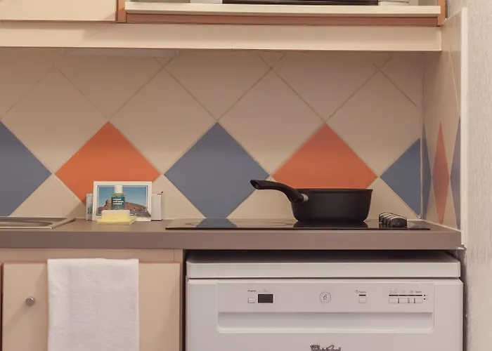 Pierre & La Promenade Des Bains