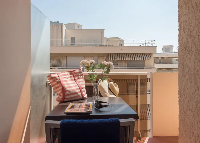 Pierre & La Promenade Des Bains Ξενοδοχείο με διαμερίσματα