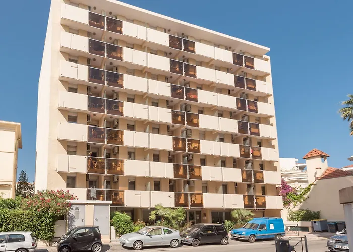 Pierre & La Promenade Des Bains Saint-Raphael (Var)