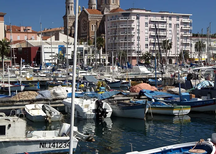 Pierre & La Promenade Des Bains Ξενοδοχείο με διαμερίσματα 2*