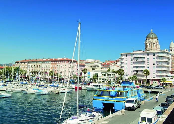 Pierre & La Promenade Des Bains