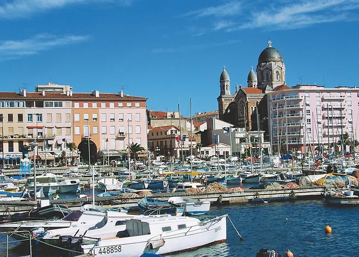 Pierre & La Promenade Des Bains Aparthotel 2*