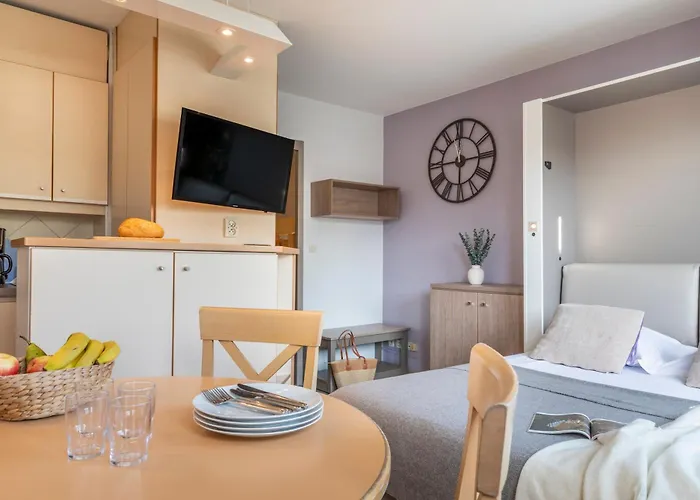 Aparthotel Pierre & La Promenade Des Bains