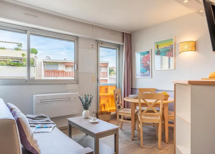 Pierre & La Promenade Des Bains Aparthotel