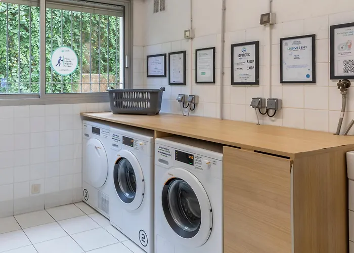 Pierre & La Promenade Des Bains 2* Saint-Raphael (Var)