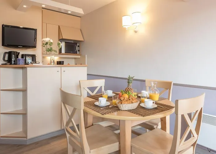 Pierre & La Promenade Des Bains Ξενοδοχείο με διαμερίσματα 2*