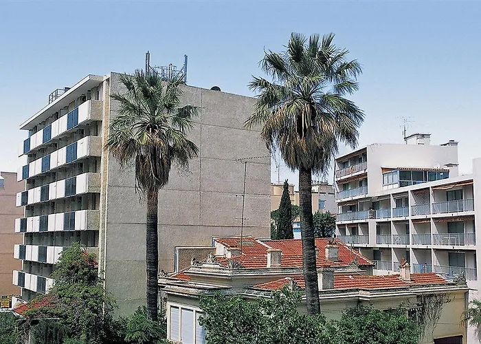 Aparthotel Pierre & La Promenade Des Bains 2*